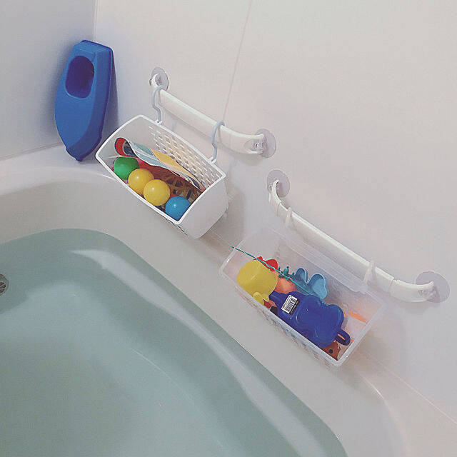 掃除に収納に便利！バスルームで活躍する100均アイテム