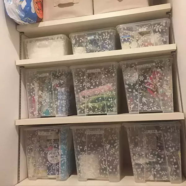 「貼る場所を探したくなっちゃう♡100均ガラスシート活用例」の画像