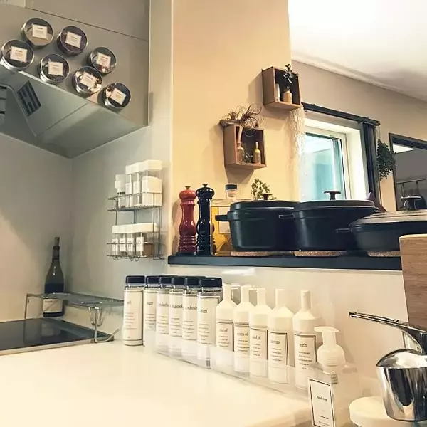 「100均のドリンクボトルで整理整頓！シンプリストの活用法」の画像