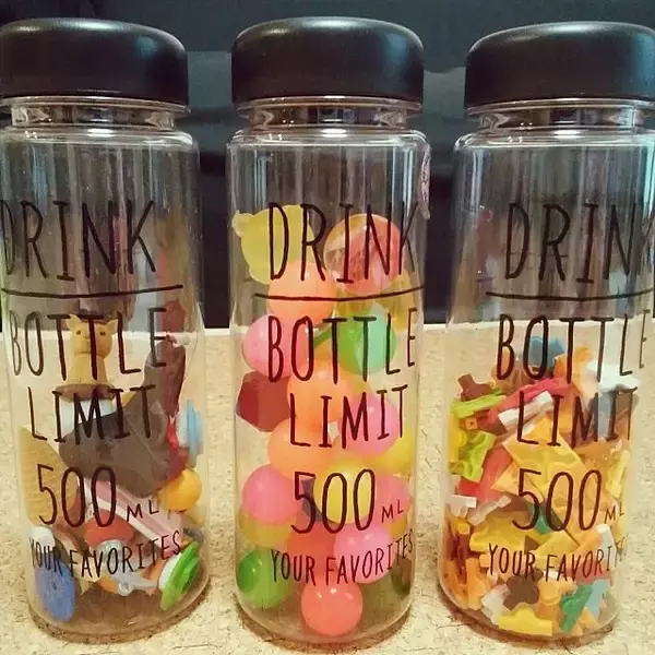 「100均のドリンクボトルで整理整頓！シンプリストの活用法」の画像