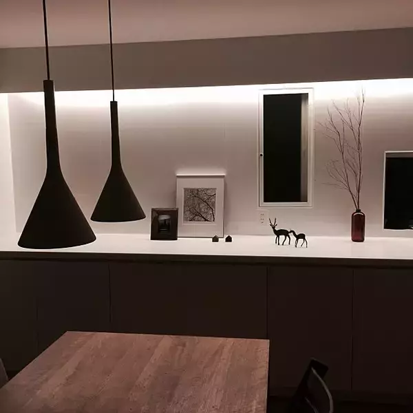 「照明にひと工夫！夜のリビングのリラックススタイル」の画像