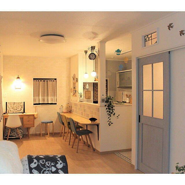 照明にひと工夫！夜のリビングのリラックススタイル