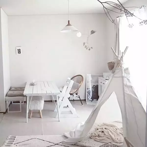 「個性を生かす!!鉄脚テーブルDIYで魅力たっぷりのお部屋」の画像