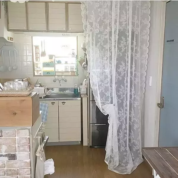 「毎日癒されたい♪IKEAの白カーテンで居心地良い空間づくり」の画像