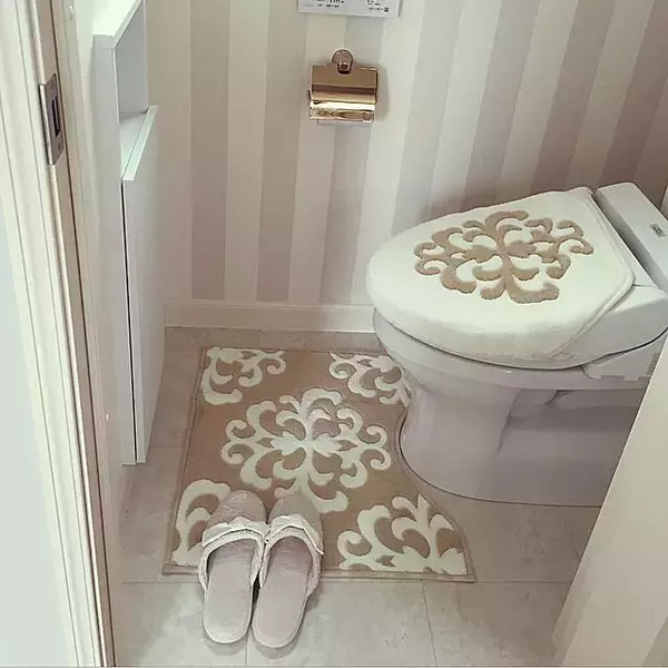 「ニトリとしまむらでそろえる！トイレマットとフタカバー」の画像