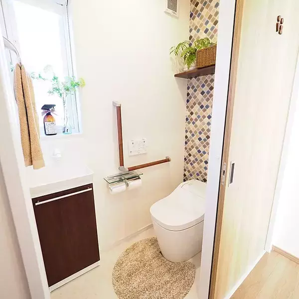 「ニトリとしまむらでそろえる！トイレマットとフタカバー」の画像