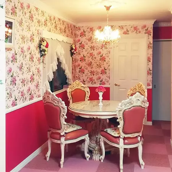 「優雅な空間でリラックス♡女子力の高いロココ調インテリア」の画像