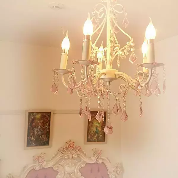 「優雅な空間でリラックス♡女子力の高いロココ調インテリア」の画像