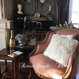 「優雅な空間でリラックス♡女子力の高いロココ調インテリア」の画像3