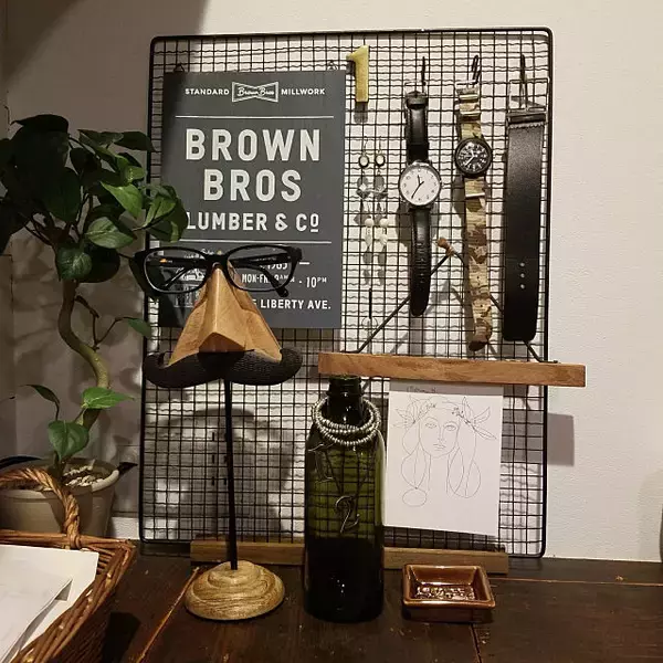 「使って飾って楽しめる！自慢の腕時計を魅せるDIY実例集」の画像