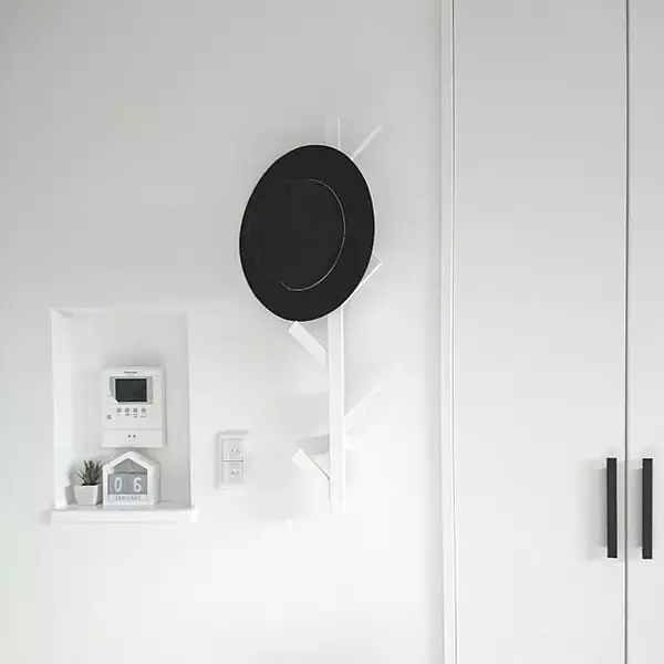 「フォトジェニックなフックはIKEAで！人気のフック活用例」の画像