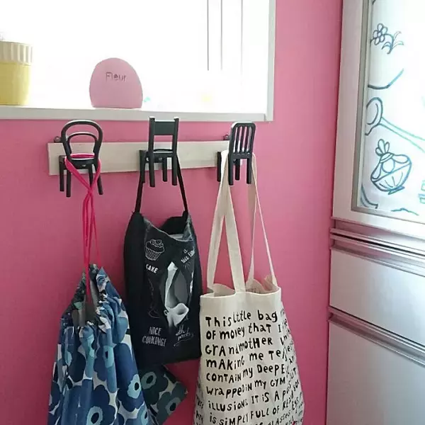 「フォトジェニックなフックはIKEAで！人気のフック活用例」の画像