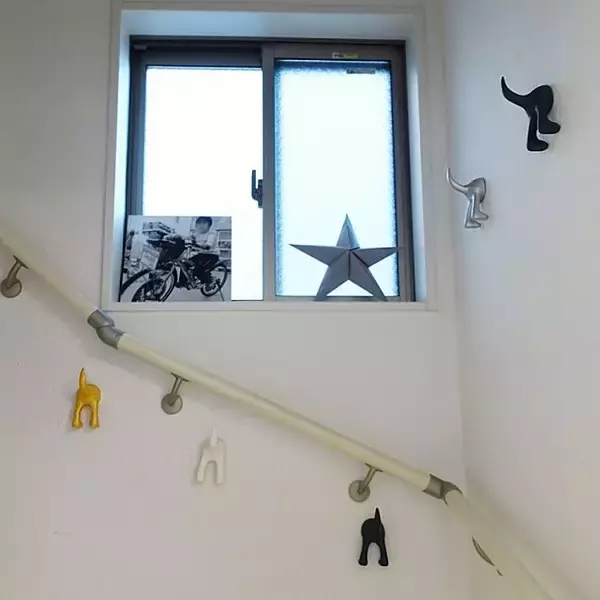 「フォトジェニックなフックはIKEAで！人気のフック活用例」の画像