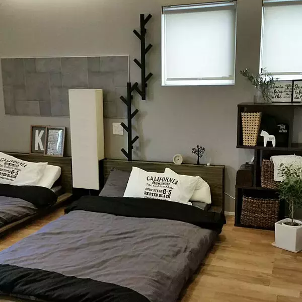 「フォトジェニックなフックはIKEAで！人気のフック活用例」の画像