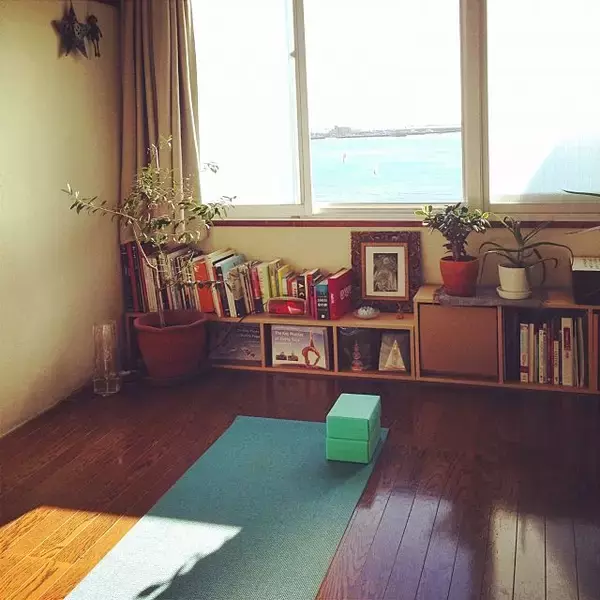 「自宅でヨガ＆ワークアウト！快適スペース作りのヒント」の画像