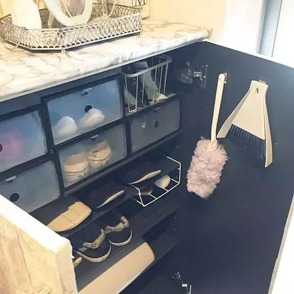 「何度でも貼ってはがせる♪100均のフィルムフックがすごい」の画像