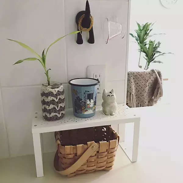 「何度でも貼ってはがせる♪100均のフィルムフックがすごい」の画像