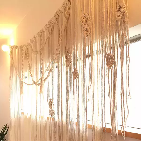 「お部屋の印象がガラリと変化☆ハイセンスな手作りカーテン」の画像