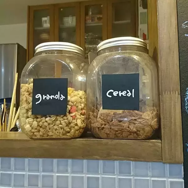 「魅せるディスプレイに！セリアのプラスチックボトル活用法」の画像