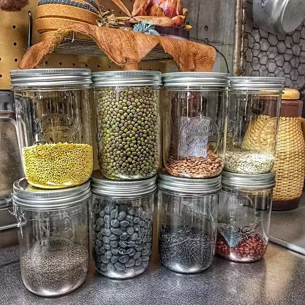 「魅せるディスプレイに！セリアのプラスチックボトル活用法」の画像