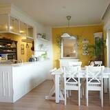 「個性の滲む明るい空間！あこがれのイエローインテリア」の画像11