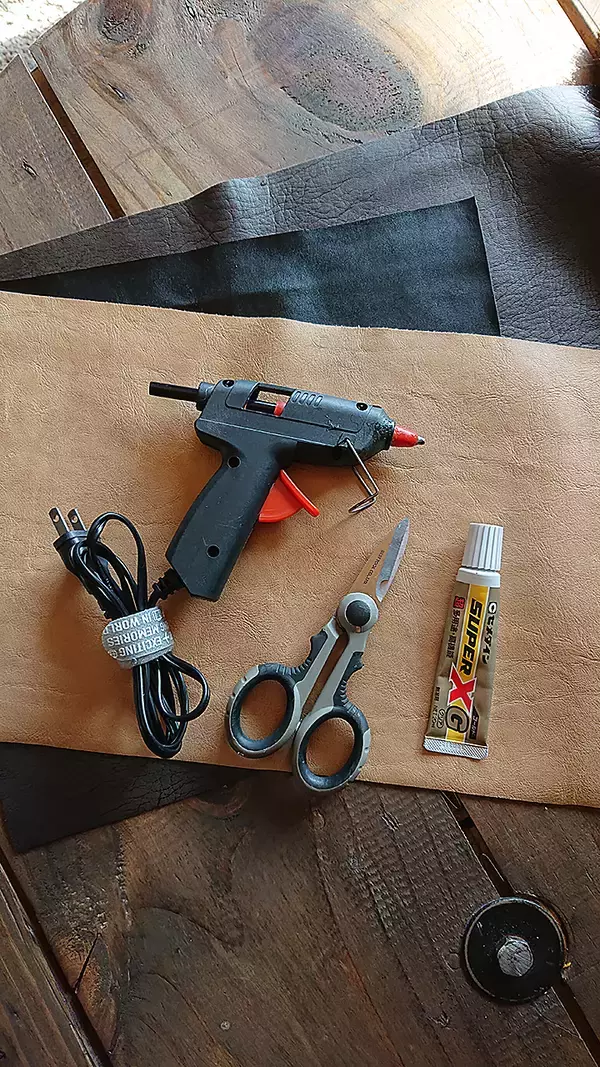 「「暮らしの道具を男前に！レザーカバー付きミニほうき」 by yacciさん」の画像