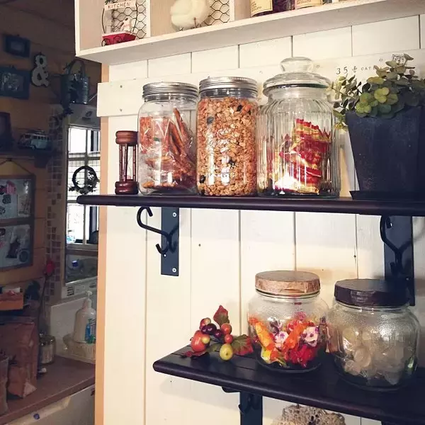 「子育て中のママ必見！子どもが喜ぶお菓子収納アイデア10選」の画像