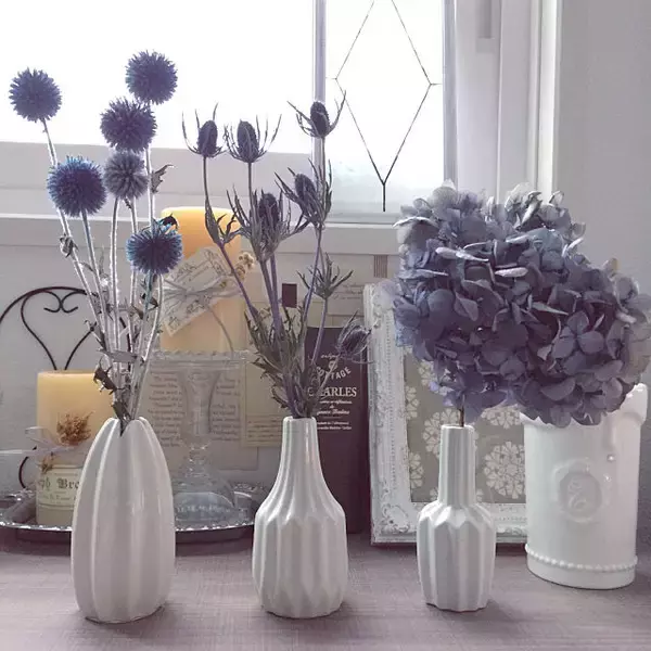 「華やかにもシンプルにも花を愛でる♡ダイソーの花瓶」の画像