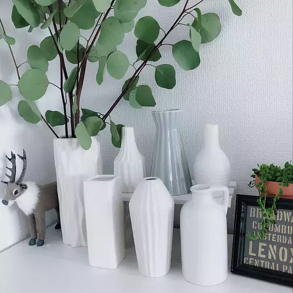 「華やかにもシンプルにも花を愛でる♡ダイソーの花瓶」の画像