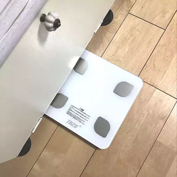 「健康管理の味方♪場所を取らずに使いやすい体重計置き場」の画像