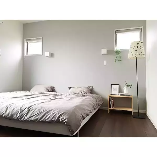 「こなれ感を出すならグレー！モダンでシンプルな色づかい」の画像