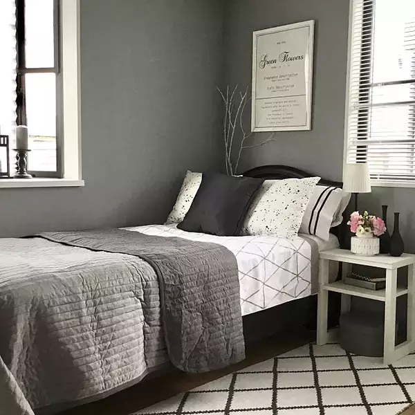 「こなれ感を出すならグレー！モダンでシンプルな色づかい」の画像