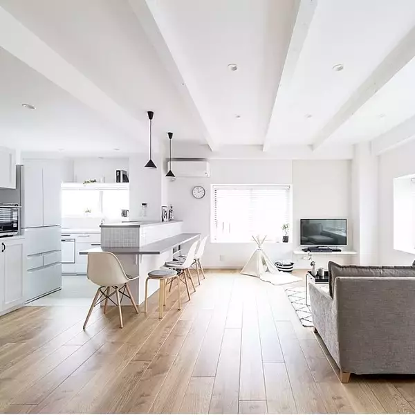 「こなれ感を出すならグレー！モダンでシンプルな色づかい」の画像