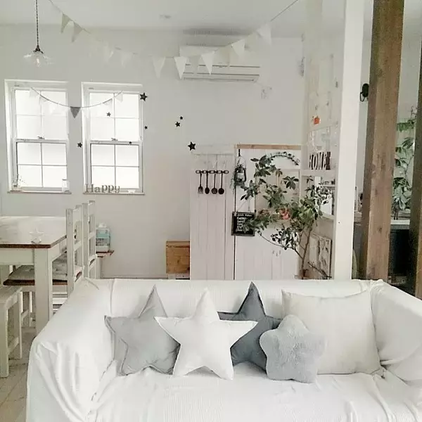 「こなれ感を出すならグレー！モダンでシンプルな色づかい」の画像