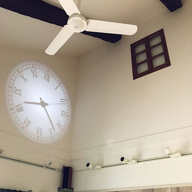 ミステリアスな光と影の時計！プロジェクタークロック