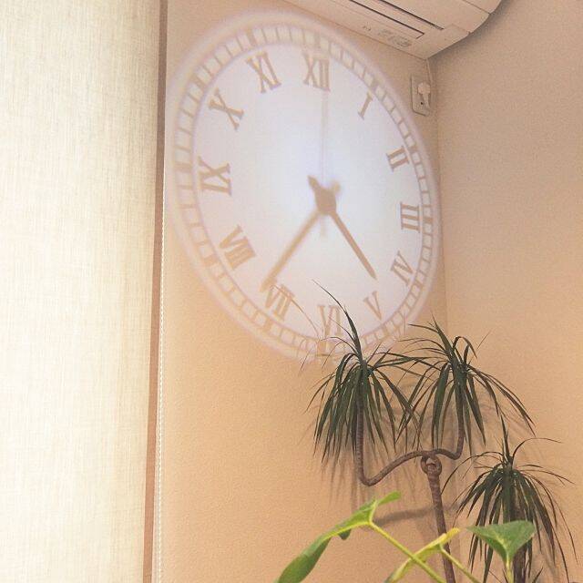 ミステリアスな光と影の時計！プロジェクタークロック