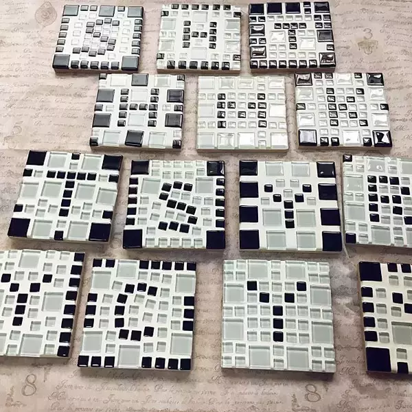 「アレンジ自由自在♡ハンドメイドのガラスタイルコースター」の画像