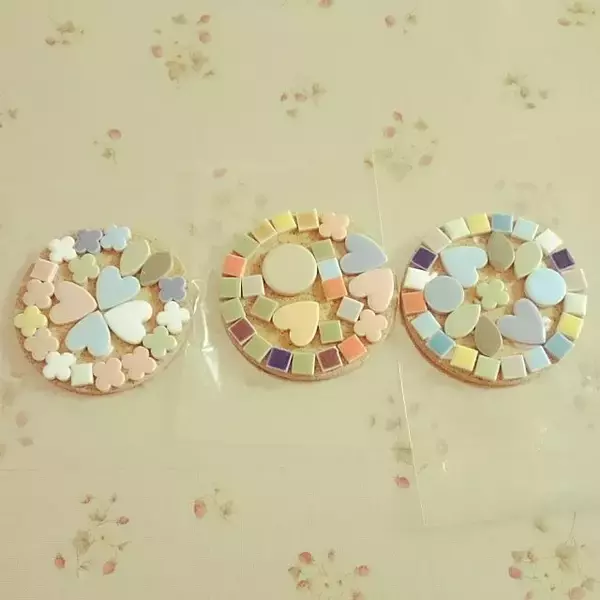 「アレンジ自由自在♡ハンドメイドのガラスタイルコースター」の画像