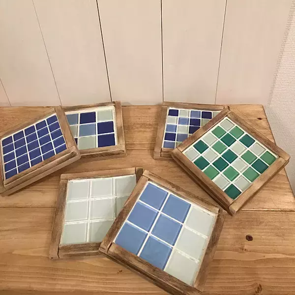 「アレンジ自由自在♡ハンドメイドのガラスタイルコースター」の画像