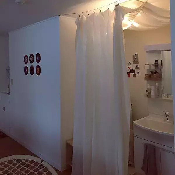 「キッチン＆バスルームにもカーテンをつけたい♪10のお手本」の画像