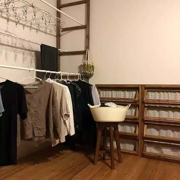 「見のがせない！手作りのラダーシェルフで秀逸ディスプレイ」の画像