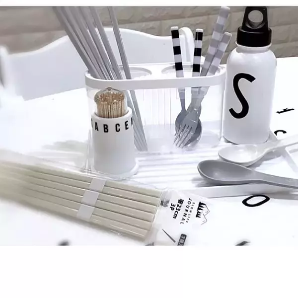 「無彩色大好きさん集まって♡セリアで叶うモノトーン化計画」の画像