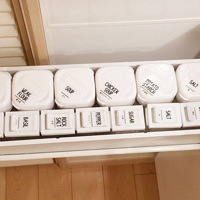 見た目も使い勝手も抜群にいい！セリアの調味料入れの活用