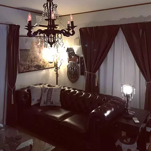 「ミステリアスな世界にようこそ♡ゴシックインテリアの魅力」の画像