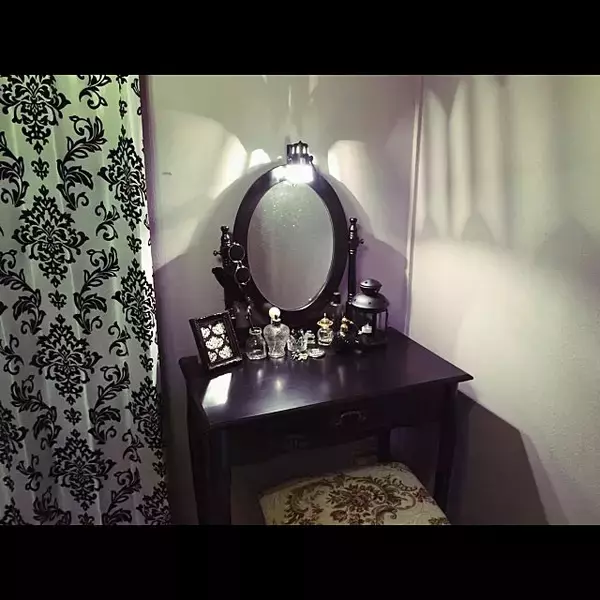 「ミステリアスな世界にようこそ♡ゴシックインテリアの魅力」の画像