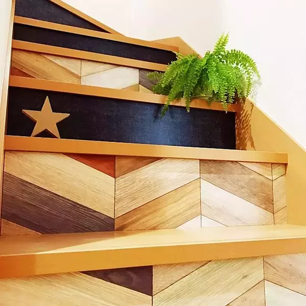 「一段あがるごとに気分もあがる♪階段の蹴込みリメイク10選」の画像