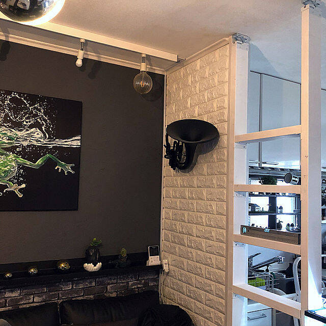 こだわりアイテムのための空間を♡ディスプレイ棚のDIY