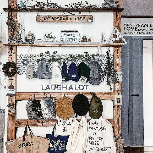 こだわりアイテムのための空間を♡ディスプレイ棚のDIY