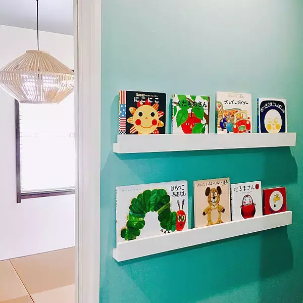 「この方法ありかも♡試したくなる技あり絵本収納アイデア」の画像