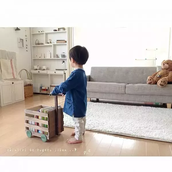 「この方法ありかも♡試したくなる技あり絵本収納アイデア」の画像